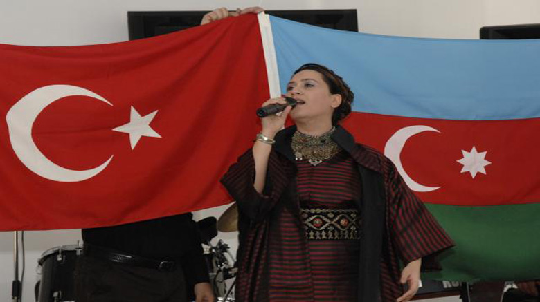 Müğənni Azərin problemlərdən danışdı