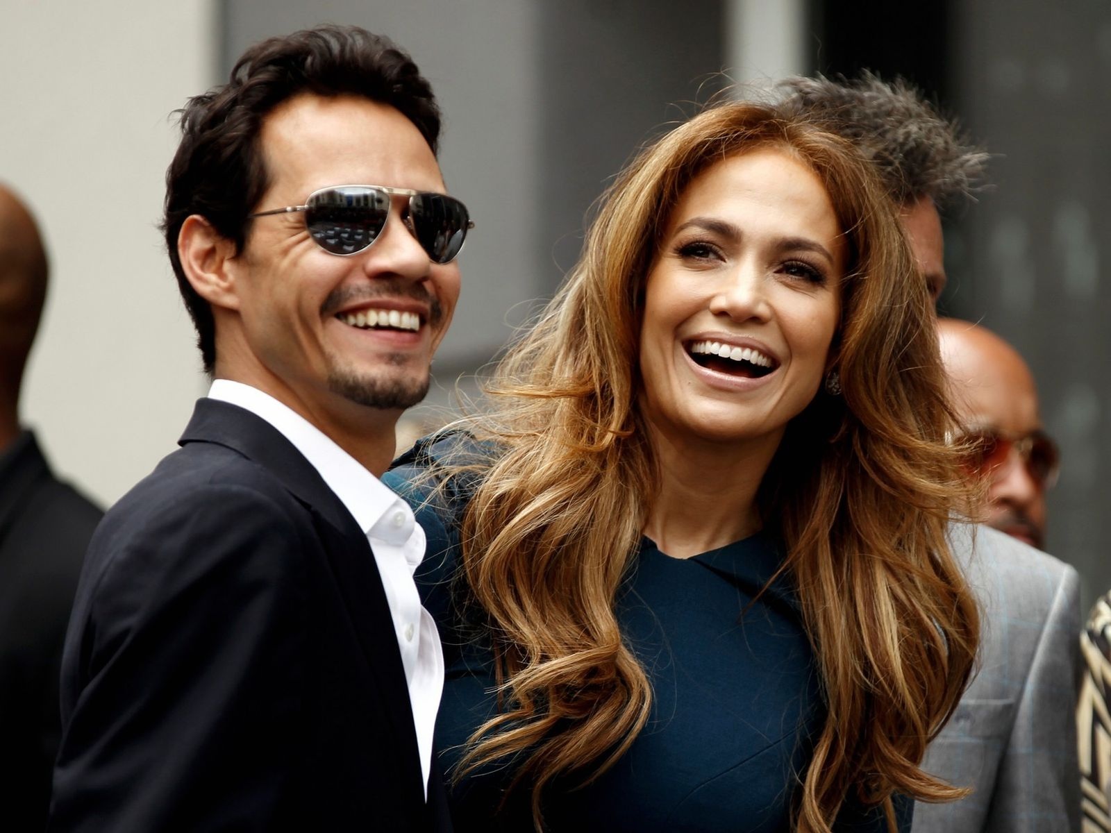 Cennifer Lopez və Mark Entonini məhkəməyə verdilər