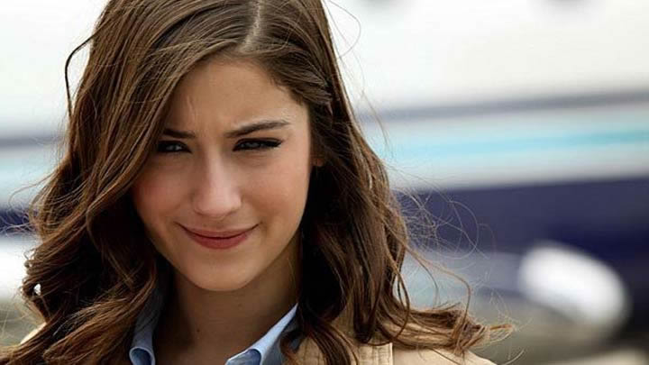 Hazal Kaya yeniden mavi ekranlarda