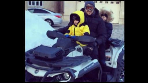 Emin həftəsonu istirahətini əkizləri ilə keçirdi 