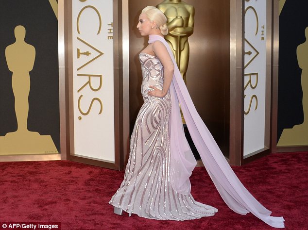 Ledi Qaqa gülüş obyektinə çevrildi