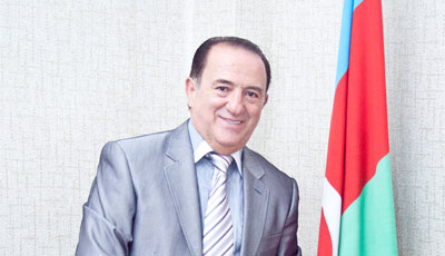 Səməd Səmədov kimsəsiz ağbirçəyi himayəsinə götürdü 