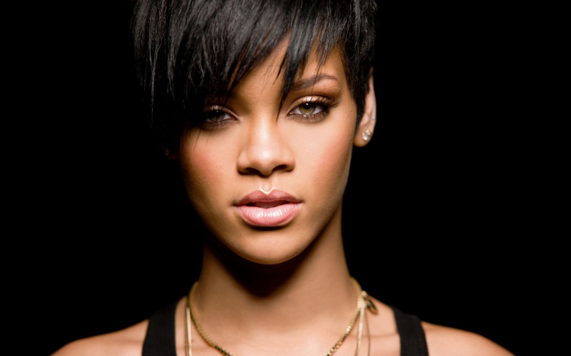 Rihanna bütün zamanların yeni rekordunu qırıb