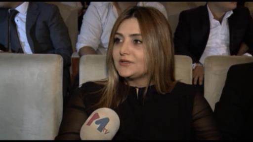 Zülfiyyə Xanbabayeva qartopu oynayarkən