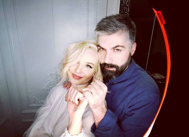 Polina Qaqarina həyat yoldaşını belə təbrik etdi