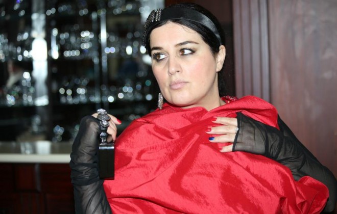 Elza Seyidcahan: "Tüpürüm, tüpürüm..Udum, udum"