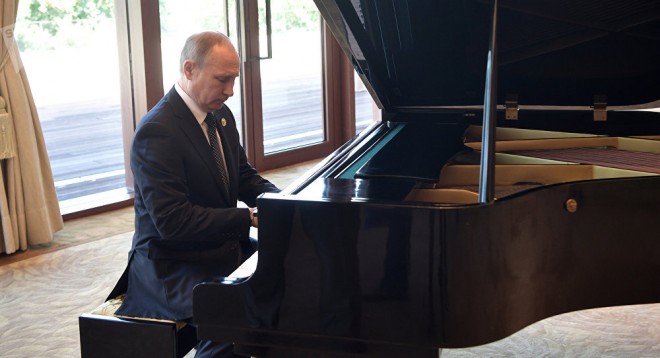 Rusiya prezidenti Vladimir Putin “Şən Azərbaycan” mahnısını ifa etdi - video