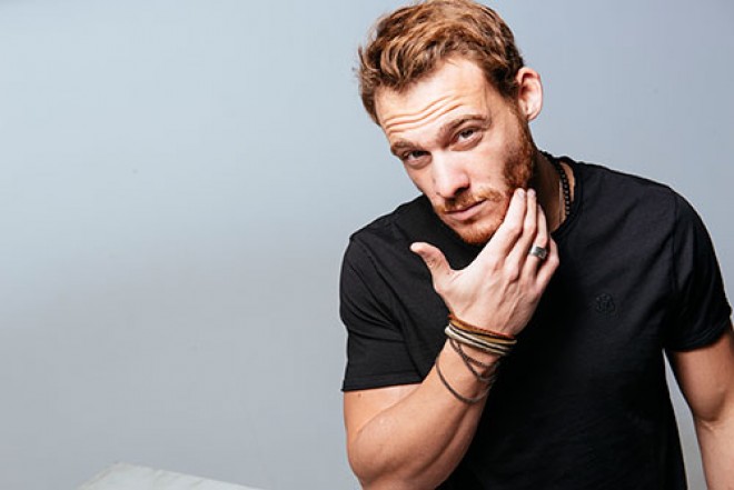 Kerem Bürsin vida etdi