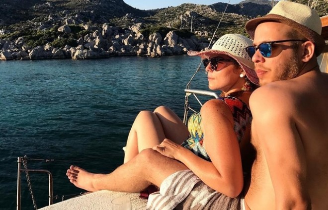 Aktrisa ilk dəfə sevgilisi ilə şəklini paylaşdı