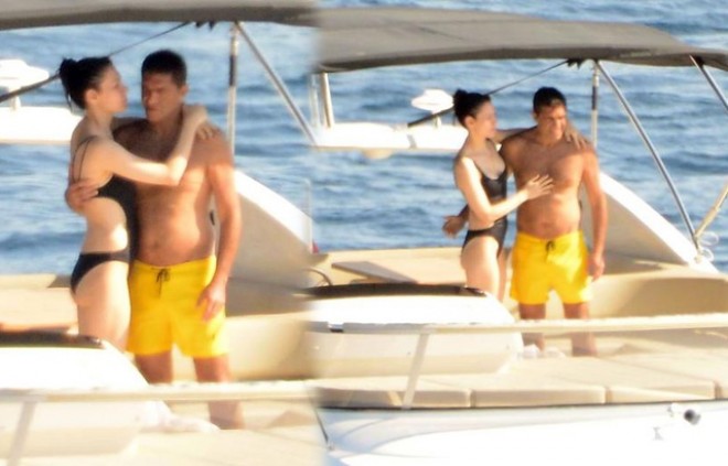 İş adamı xanımının könlünü alıb onu tətilə apardı