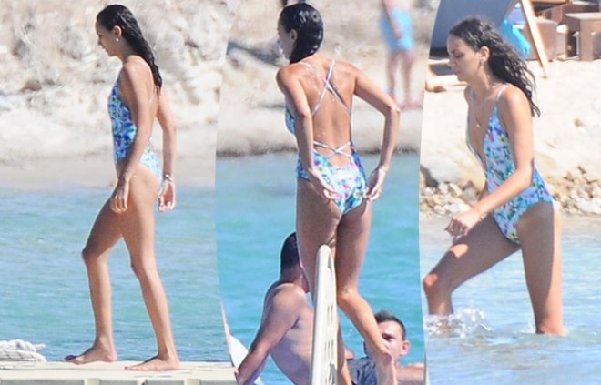 Məşhur model çimərlikdə görüntüləndi