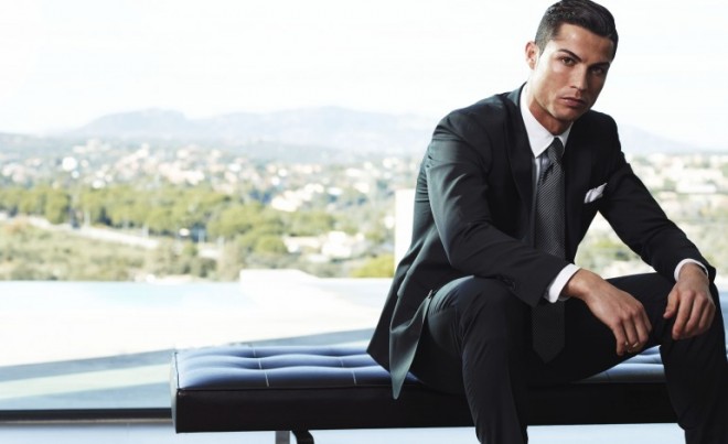 Ronaldo saçını kəsdirib bu hala düşdü - foto
