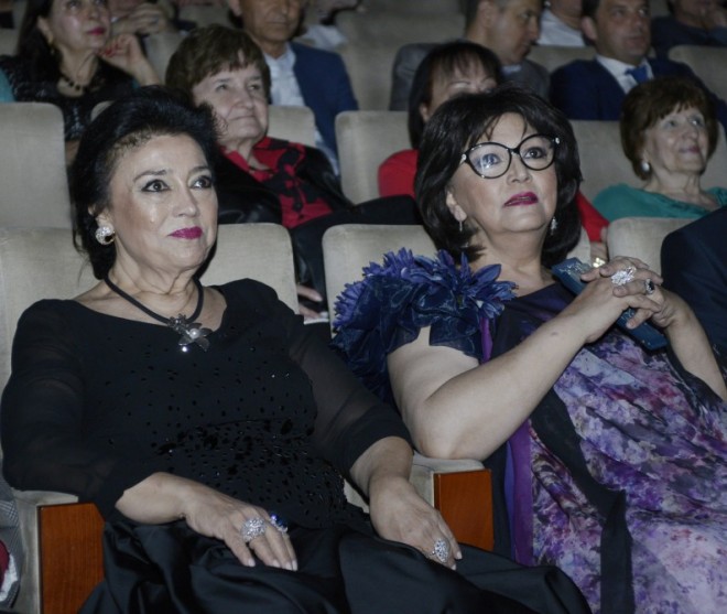 "İki inci, iki canlı tarix" - Fidan və Xuraman Qasımova bacıları - fotolar