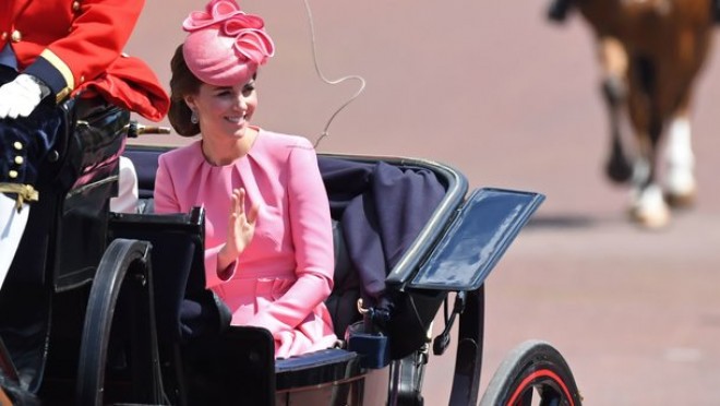 Keyt Midltonun 4 minlik libası - fotolar