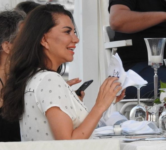 Ebruya evlilik ildönümü sürprizi – fotolar