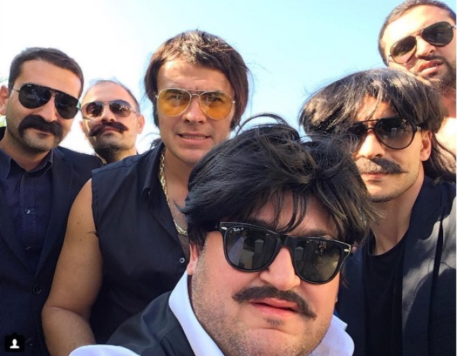 Parik və saqqal taxan Emin Murad Dadaşovla eyni klipdə - video