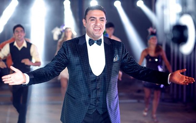 Aparıcı yeni doğulan körpəsi ilə - foto