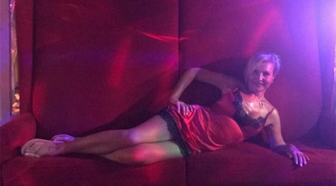 Sedanın gecə geyimində fotoları