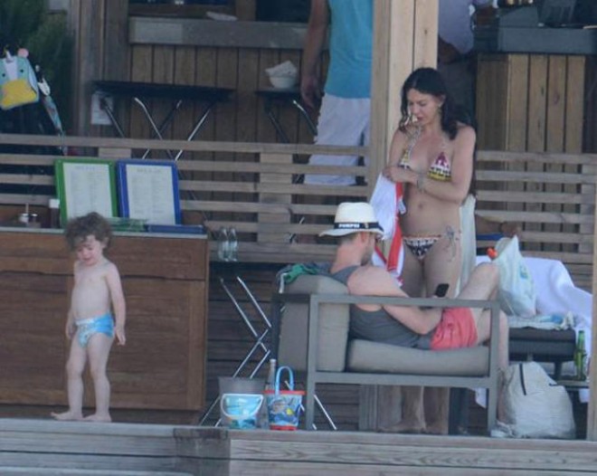 Hande Ataizi oğlu ilə Bodrumda dincəlir - fotolar