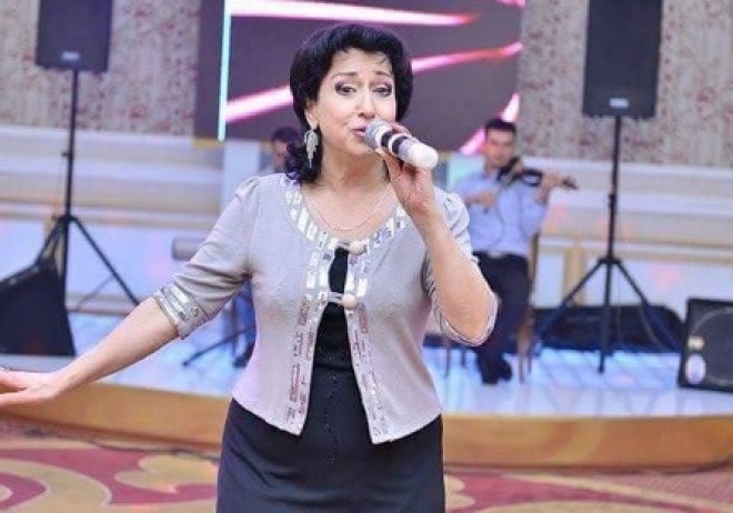 Ruhəngiz Musəvi arxiv fotosunu paylaşdı