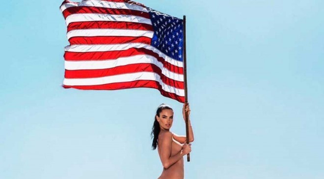 "Müstəqillik günü"nü çılpaq foto ilə təbrik etdi