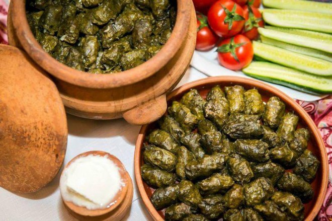 “Euronews” telekanalı Azərbaycan mətbəxi ilə tanışlığı yarpaq dolmasından başlayıb