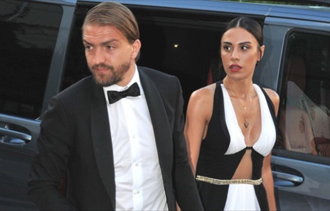 Futbolçu aktrisa həyat yoldaşı ilə sevgi pozları verdi