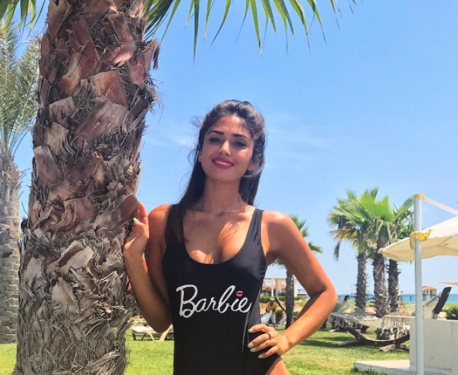 Pərvin bikinidə - foto