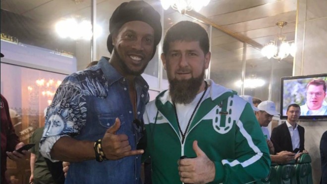 Ramzan Kadırov Ronaldinyo ilə ləzginka oynadı - video