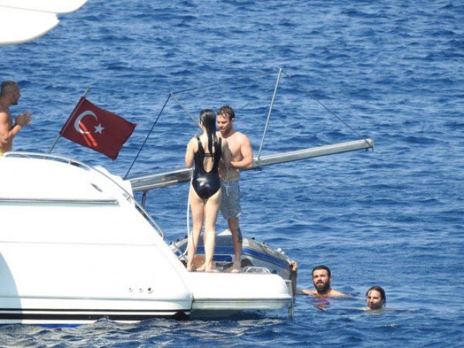 Murat Dalkılıç və Merve Boluğur yaxtada - fotolar