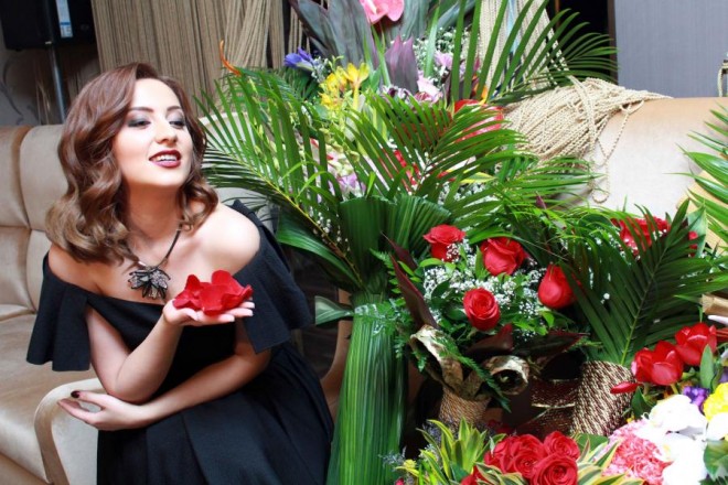 Ayan Babakişiyeva Karadeniz mahnısı oxudu - video