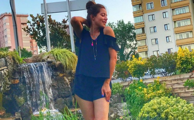 Ayanın şortikdə fotosu