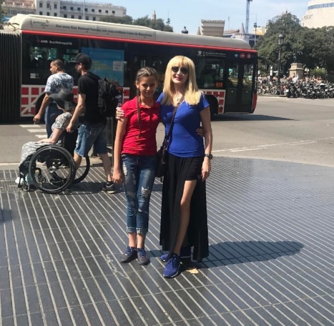 Məleykə Əsədova ölkəni tərk etdi - foto