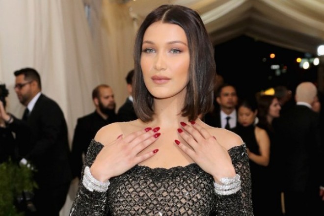 Bella Hadidin yeni fotosessiyası