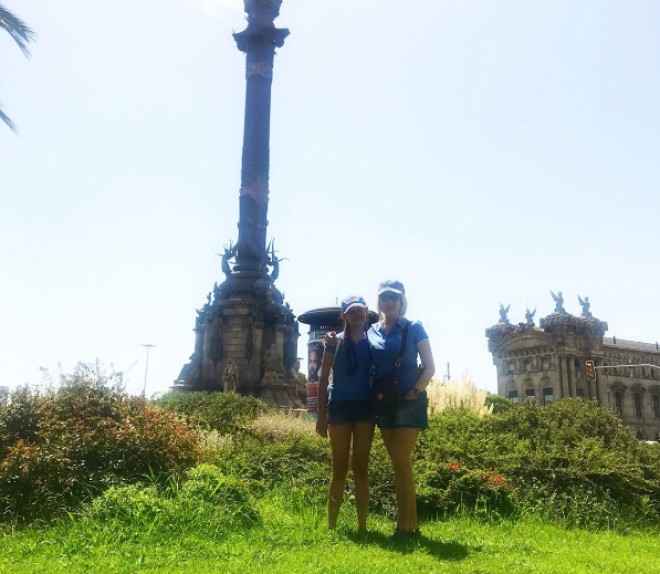 Barselonada dincələn xalq artisti və qızının yeni fotoları