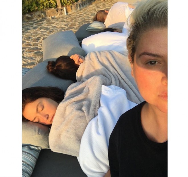 Bodrumda yaşanan zəlzələyə görə Hadisə ailəsi ilə küçədə yatdı - foto