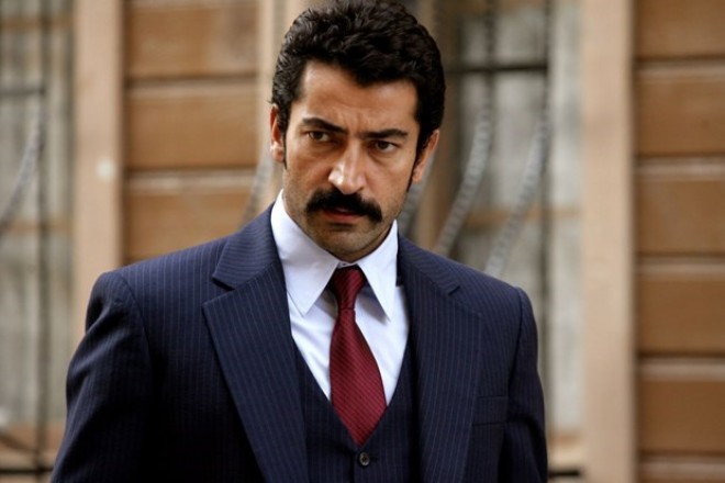 Kenan İmirzalıoğlu saçlarını və bığlarını boyatdırdı - foto
