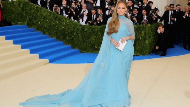 Cennifer Lopezin 6 minlik sarı libası - foto