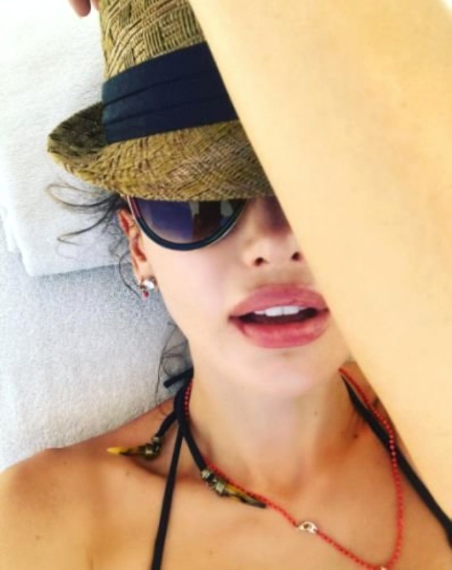 Mustafa Sandalın həyat yoldaşının gündəm yaradan fotosu