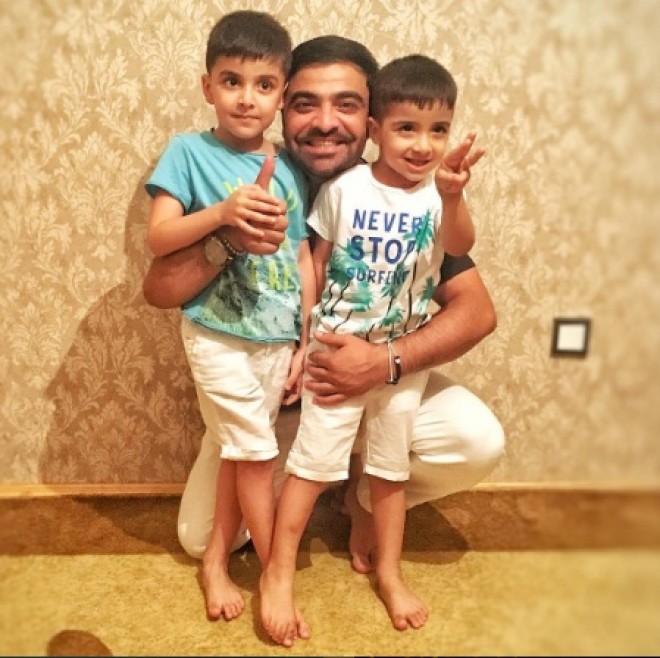 Fərda Amin oğlanları ilə - foto