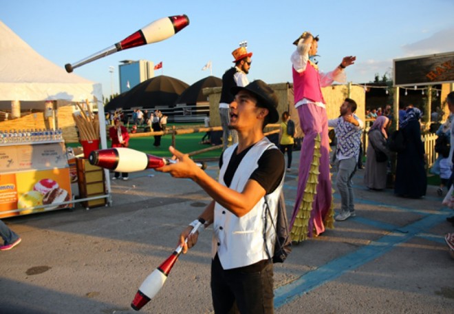 Ankarada beynəlxalq incəsənət festivalı keçirilir - fotolar