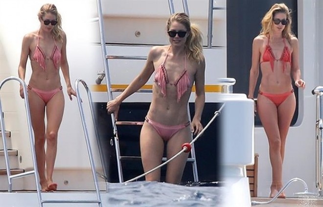 Seksual model çimərlik geyimində - fotolar