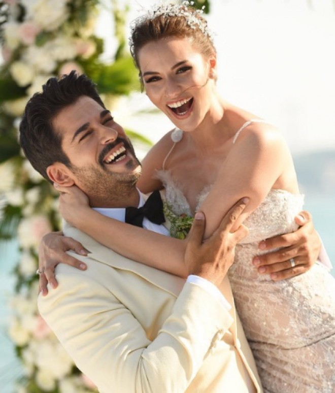 Burakla Fahriye toy şəkillərini paylaşdı – foto