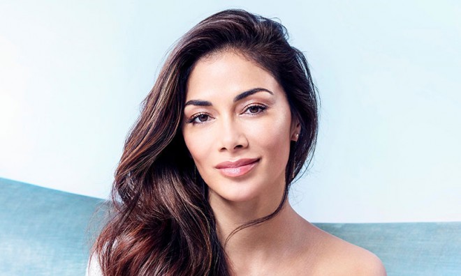 Nikol Şerzinqer suya belə tullandı - foto