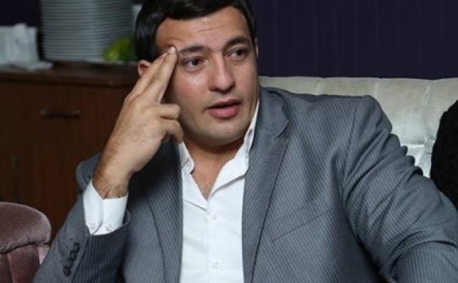 Rəşad Kəsəmənlidən anasına: "Sən mənim əvəzedilməzimsən" - foto