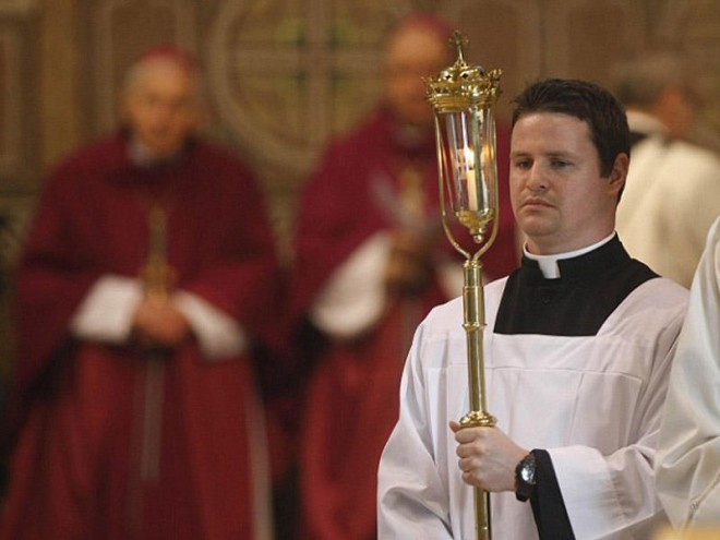 Məşhur futbolçu keşiş oldu