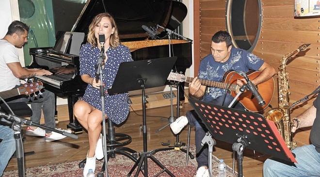 Funda Arar konsertə hazırlaşır