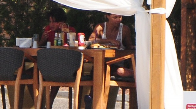 Ebru uşaqları ilə vaxt keçirdi