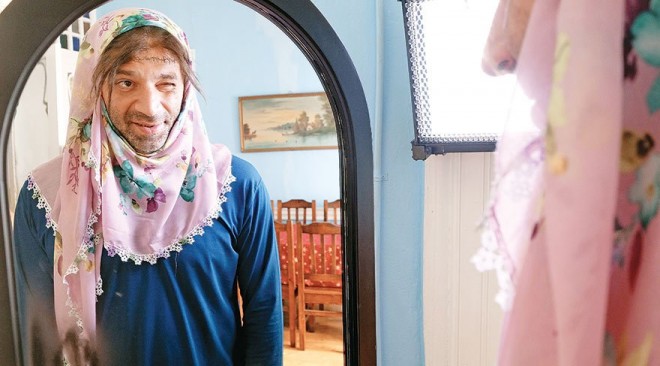 Aktyor qadın obrazını canlandırdı