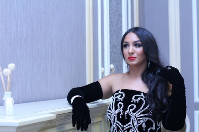 Lətifə Soyuöz hovuzda &nbsp;- fotolar